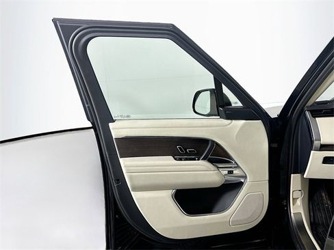 Used 2023 Land Rover Range Rover SE image 11