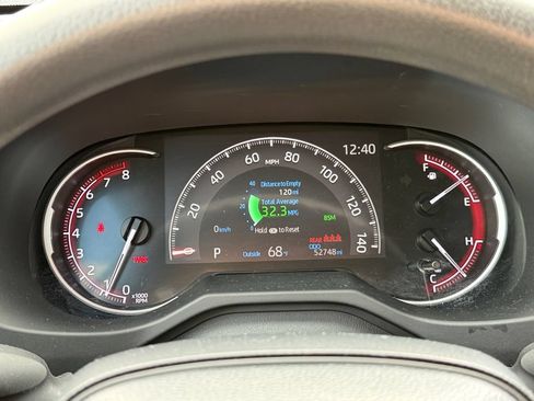 Certified 2024 Toyota RAV4 XLE FWD image 31