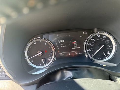 Used 2022 Toyota Highlander XLE image 6