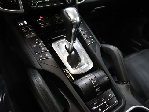 Used 2017 Porsche Cayenne S Platinum image 31