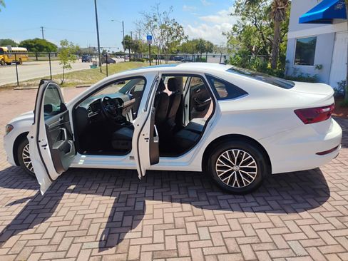 Used 2021 Volkswagen Jetta SE w/ SE Cold Weather Package FWD image 5