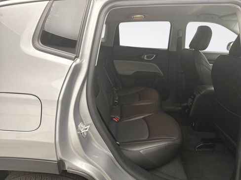 Used 2022 Jeep Compass Limited AWD/4WD image 17