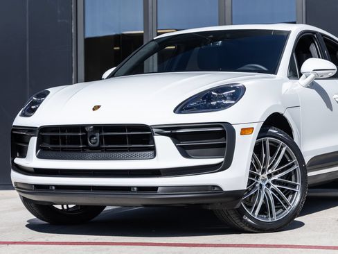Certified 2026 Porsche Macan AWD/4WD image 7