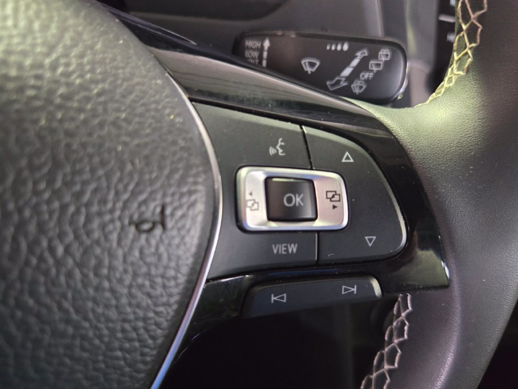 Certified 2021 Volkswagen Tiguan SE w/ Panoramic Sunroof Package FWD image 24