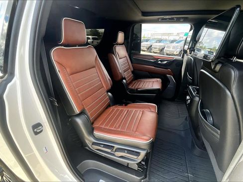 Used 2023 GMC Yukon XL Denali Ultimate AWD/4WD image 20