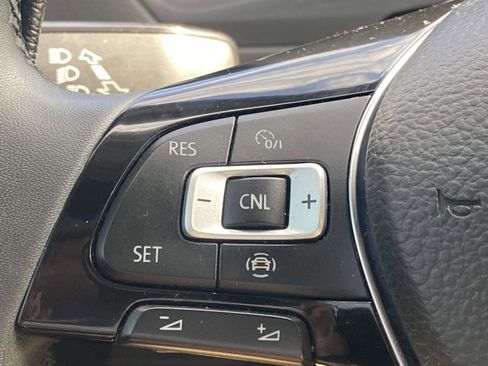 Used 2020 Volkswagen Tiguan SE w/ Panoramic Sunroof Package image 26