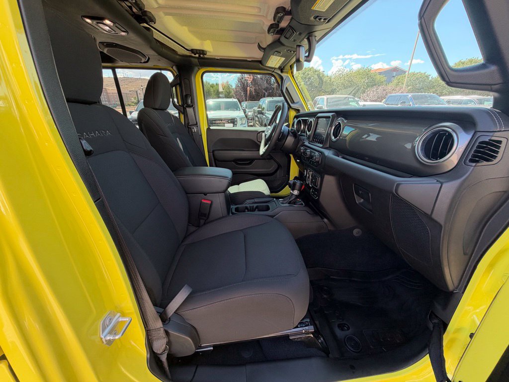 Used 2023 Jeep Wrangler Unlimited Sahara w/ LED Lighting Group AWD/4WD image 17