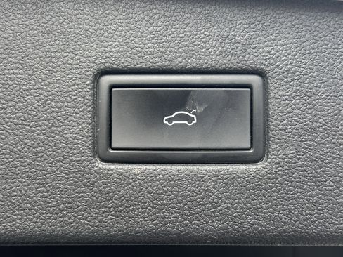 Used 2022 Volkswagen Tiguan SE image 22