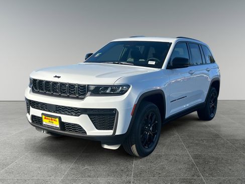 New 2026 Jeep Grand Cherokee Altitude RWD image 1