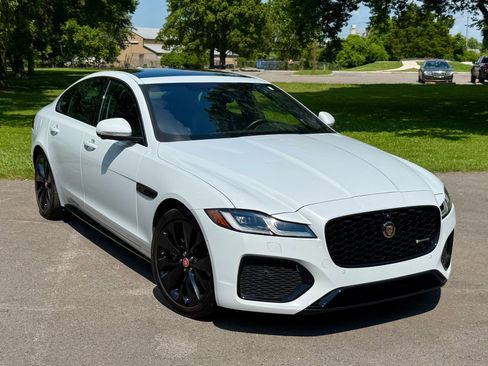 Used 2021 Jaguar XF R-Dynamic SE image 1