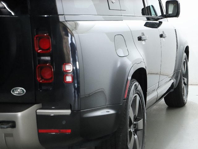 Used 2023 Land Rover Defender 130 X-Dynamic SE AWD/4WD image 8