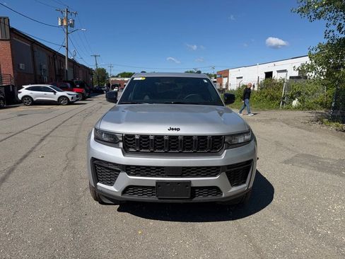 New 2026 Jeep Grand Cherokee Altitude AWD/4WD image 9