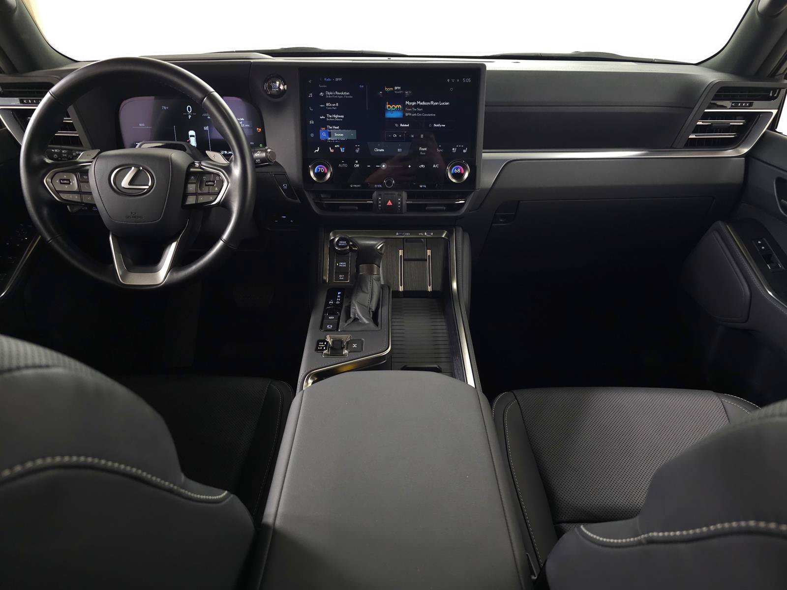 Used 2026 Lexus GX 550 w/ Accessory Package (2T) AWD/4WD image 17