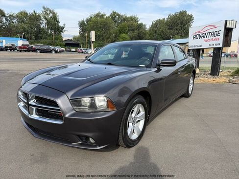 Used 2013 Dodge Charger SXT RWD image 3