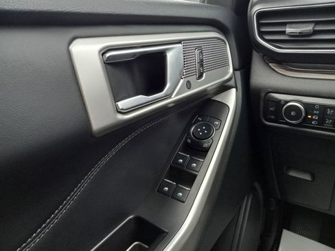 Used 2023 Ford Explorer Limited image 27