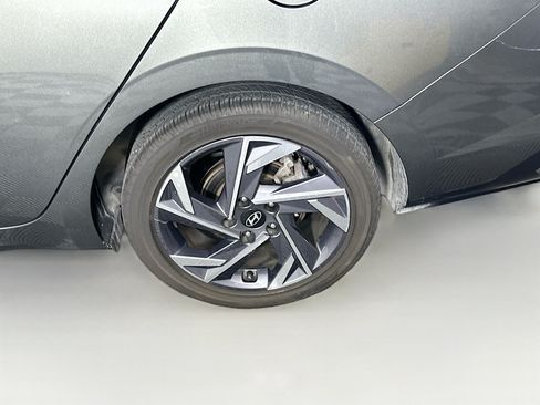 Used 2025 Hyundai Elantra SEL FWD image 11