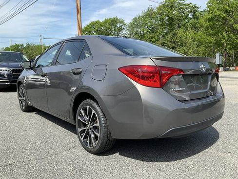 Used 2018 Toyota Corolla SE w/ SE Premium Package FWD image 7