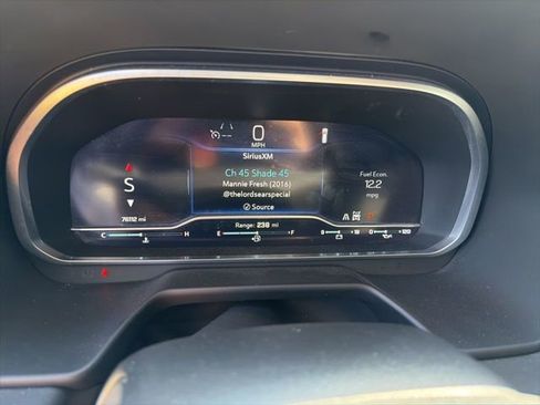 Used 2023 Chevrolet Suburban Premier image 6