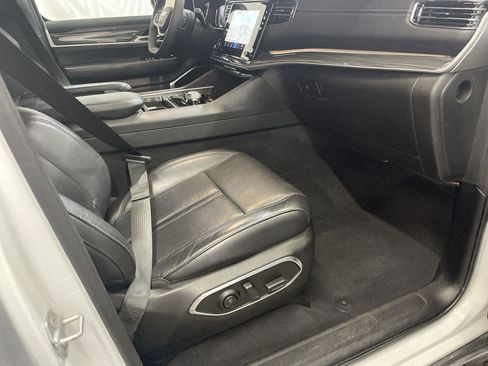 Used 2022 Jeep Wagoneer Series II AWD/4WD image 25