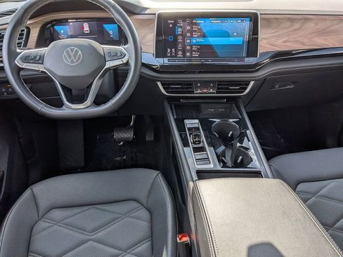Used 2025 Volkswagen Atlas SE image 21