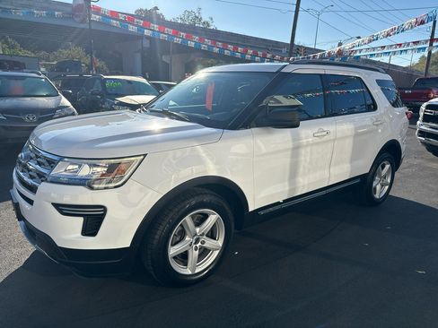 Used 2018 Ford Explorer XLT image 9
