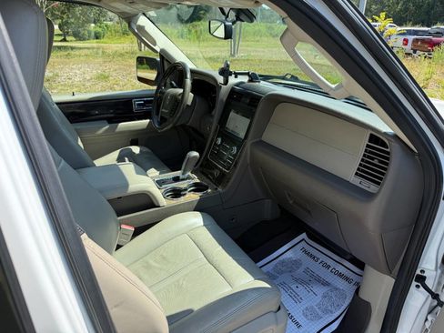 Used 2017 Lincoln Navigator L Select image 17