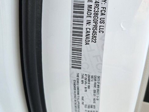 Used 2023 Chrysler Pacifica Touring-L image 30