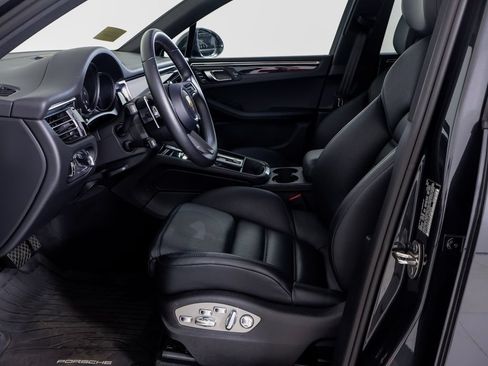 Certified 2026 Porsche Macan AWD/4WD image 5