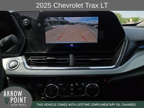 Used 2025 Chevrolet Trax LT FWD image 24