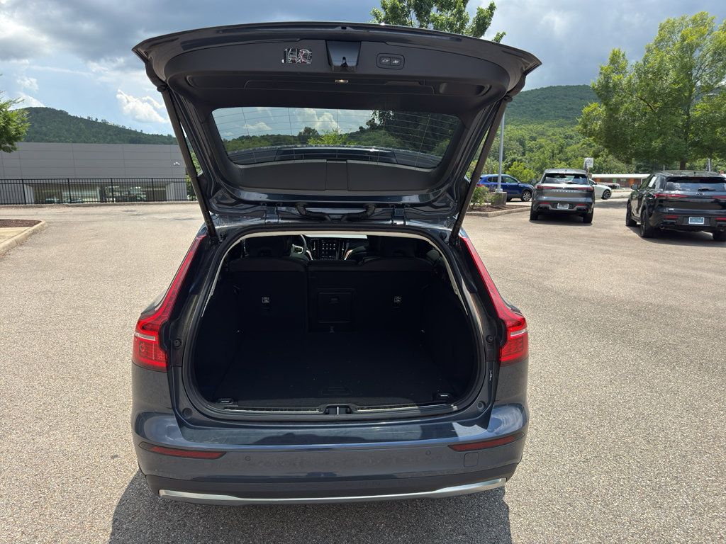 Used 2026 Volvo V60 B5 Cross Country Plus AWD/4WD image 33