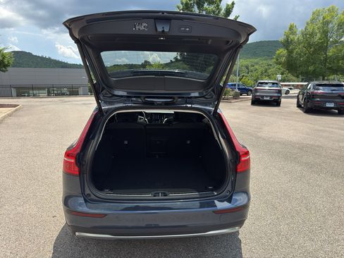 Used 2026 Volvo V60 B5 Cross Country Plus AWD/4WD image 33