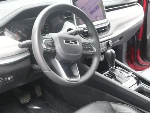Used 2025 Jeep Compass Limited AWD/4WD image 16