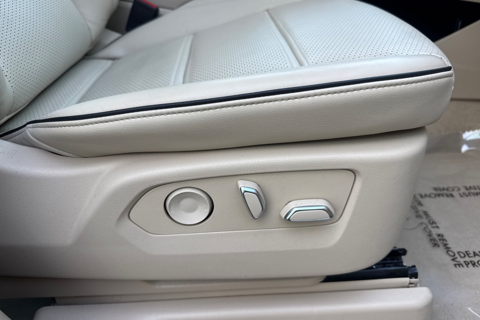 Certified 2023 Cadillac Escalade Premium Luxury AWD/4WD image 23