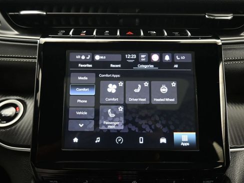 Used 2025 Jeep Grand Cherokee L Altitude AWD/4WD image 18