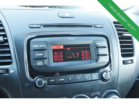 Used 2017 Kia Forte LX image 25