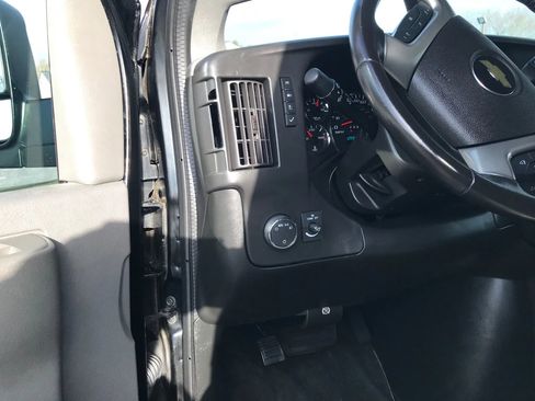 Used 2017 Chevrolet Express 3500 LT w/ LT Preferred Equipment Group image 12