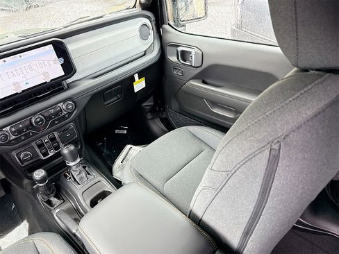 New 2025 Jeep Wrangler Sahara w/ Technology Group image 25