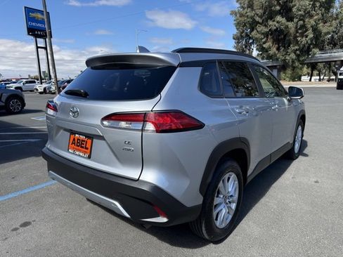 Used 2022 Toyota Corolla Cross LE image 9