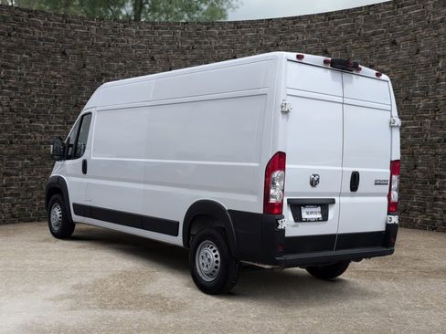 Used 2024 RAM ProMaster 2500 w/ Convenience Group FWD image 4