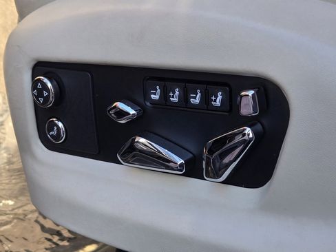 Used 2020 Bentley Flying Spur W12 image 32