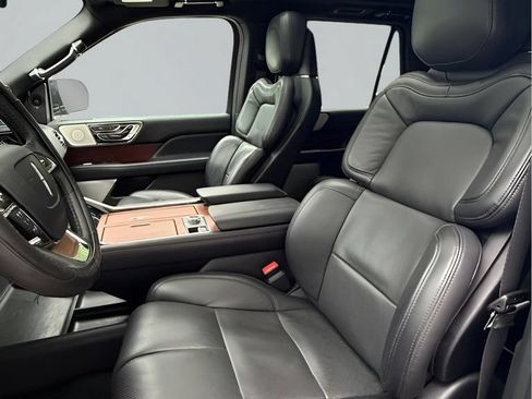 Used 2020 Lincoln Navigator L Reserve w/ Luxury Package RWD image 6
