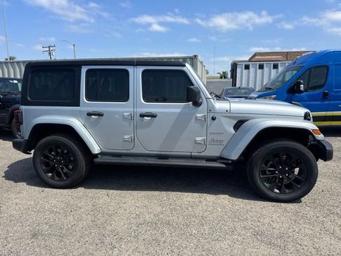 Used 2023 Jeep Wrangler Unlimited Sahara w/ Cold Weather Group AWD/4WD image 4