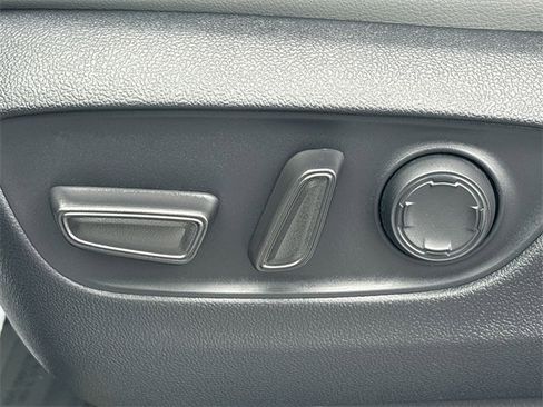 Used 2025 Toyota Sienna XLE image 13