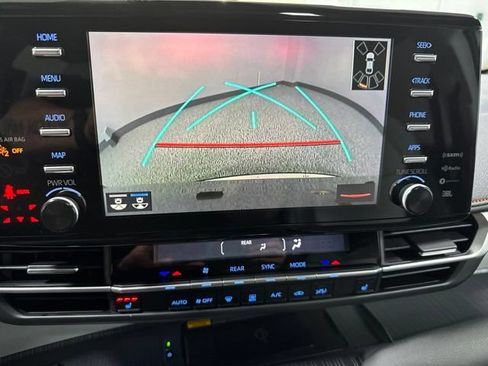 Used 2021 Toyota Sienna XSE FWD image 5