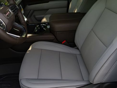 New 2026 GMC Yukon XL Elevation w/ Elevation Premium Package AWD/4WD image 9