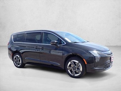New 2027 Chrysler Pacifica Limited AWD/4WD image 6