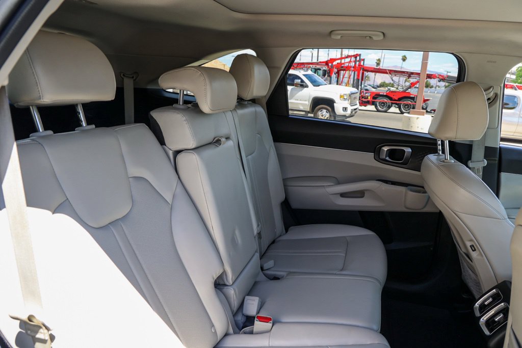 Used 2023 Kia Sorento S w/ Panoramic Sunroof Package FWD image 19