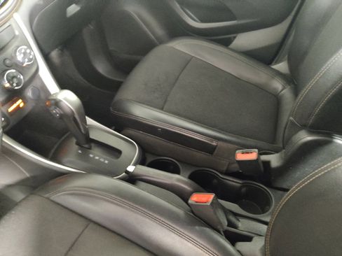 Used 2020 Chevrolet Trax LT w/ LT Convenience Package FWD image 26