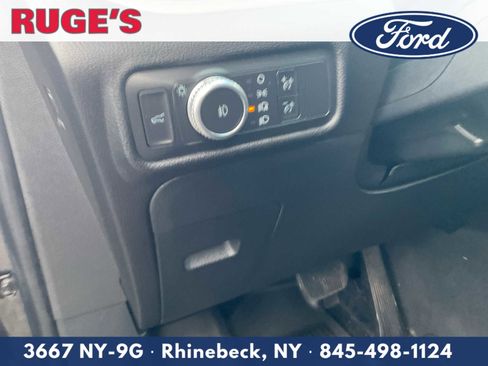 Certified 2022 Ford Explorer XLT w/ Equipment Group 202A image 15