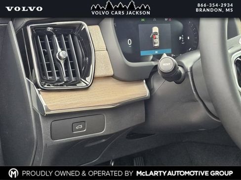 New 2026 Volvo XC90 B5 Core w/ Protection Package Premier AWD/4WD image 18